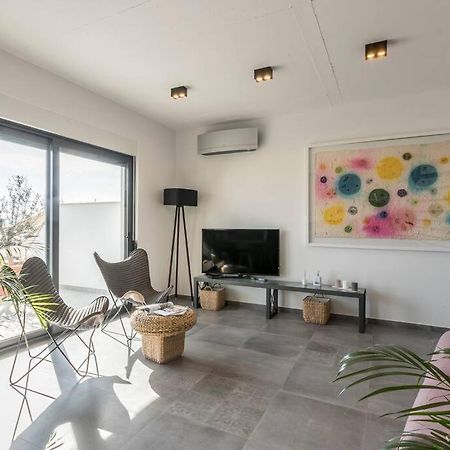 Holiday Home Lolina,Sea On A Palm! Heated Pool Trogir Exterior photo
